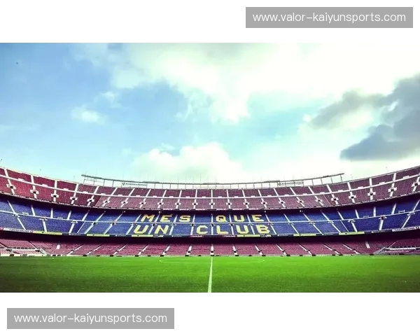 梦剧场与诺坎普的史诗对垒:当红魔遇见红蓝,那不只是足球